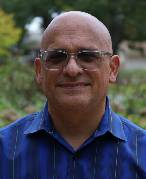 Professional photo of Professor Gilberto Rosas